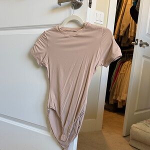 SKIMS Women's Short Sleeve Bodysuit - Nude Pink